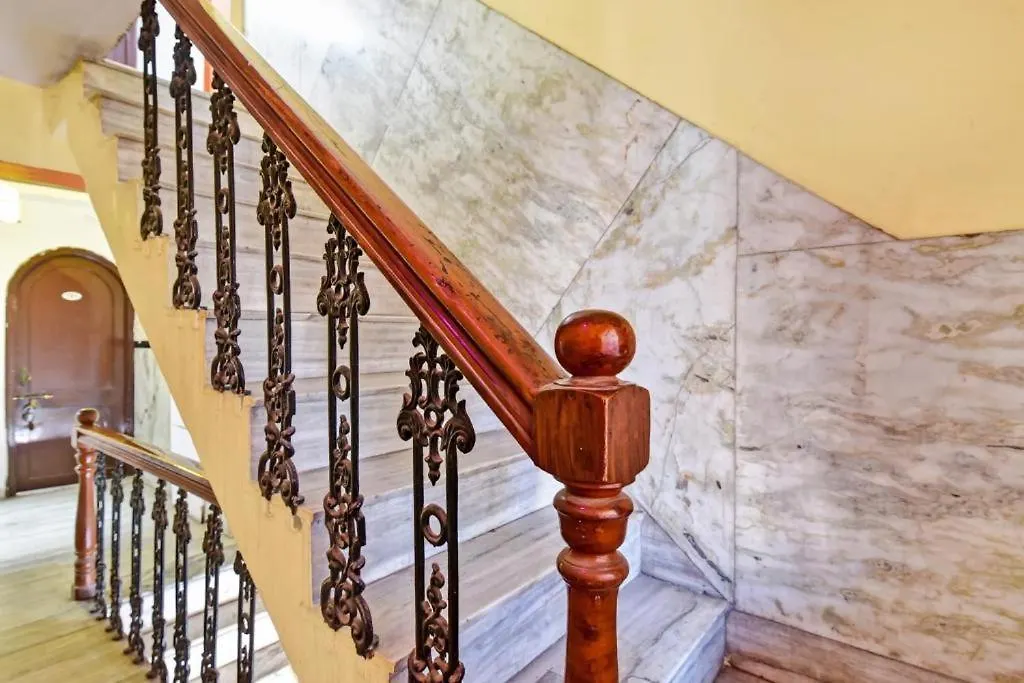 Hotel O Royal Surbhi Ουνταϊπούρ