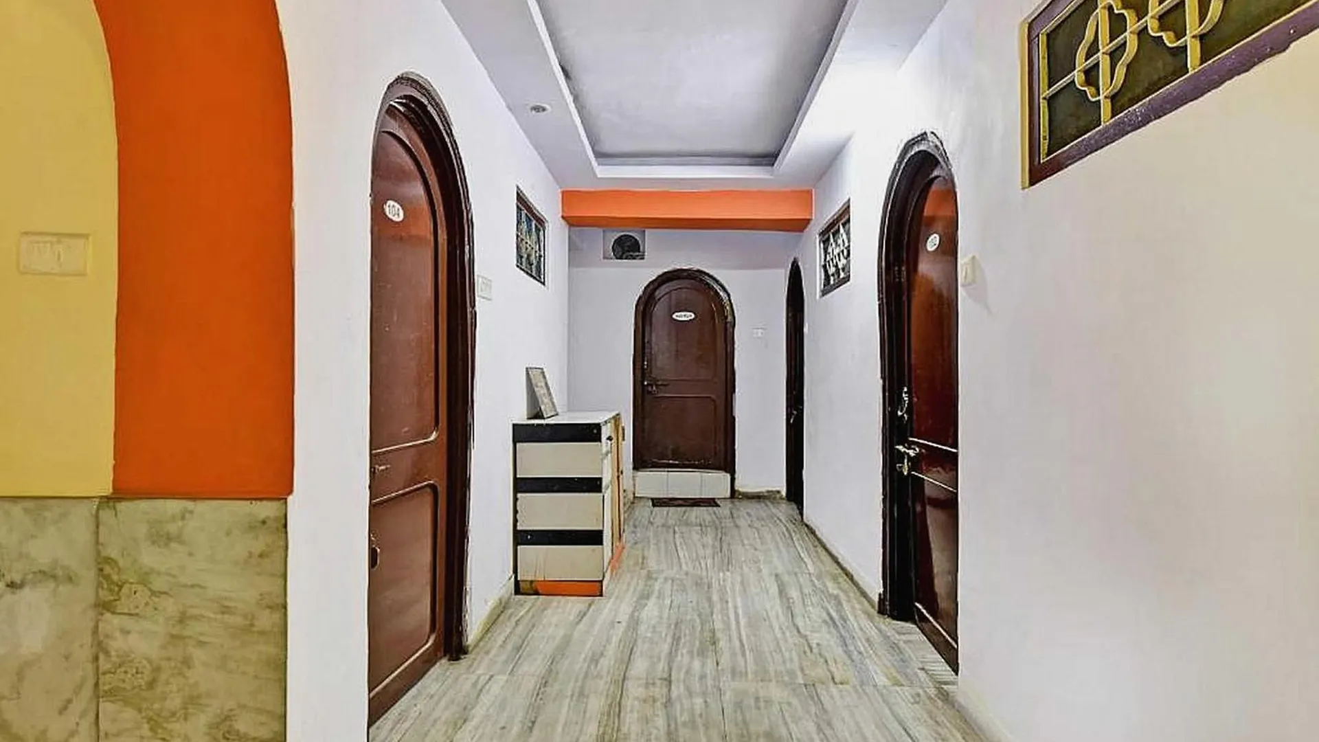 Hotel O Royal Surbhi Ουνταϊπούρ