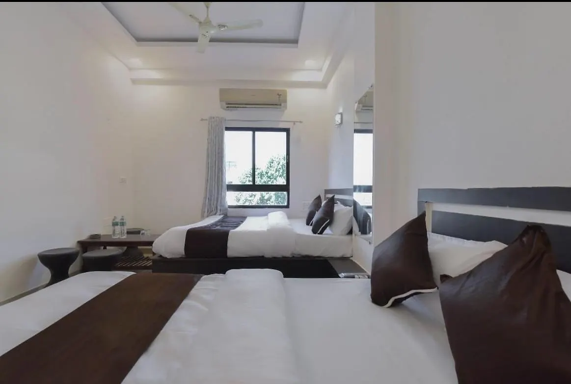 ***  Hotel O Royal Surbhi Ουνταϊπούρ Ινδία