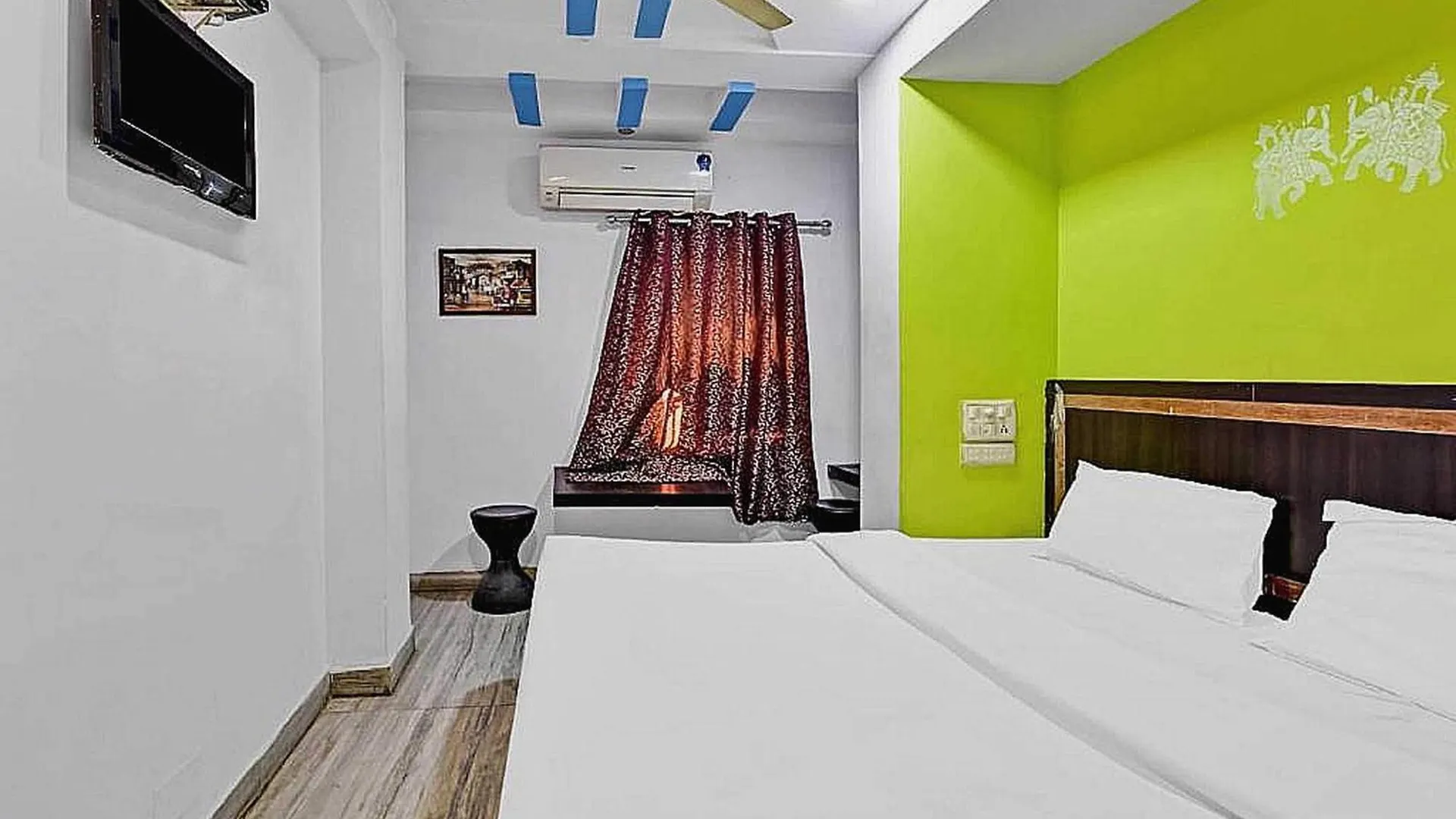 ***  Hotel O Royal Surbhi Udaipur Hindistan